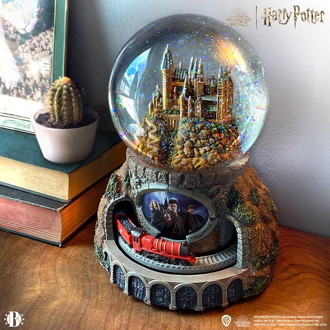 The Bradford Exchange Harry Potter Hogwarts Snow Globe PI25 - Image 2
